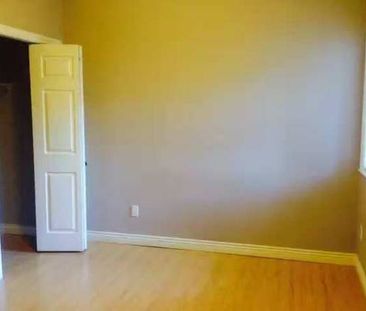 One bedroom ground level suite to rent - Photo 2