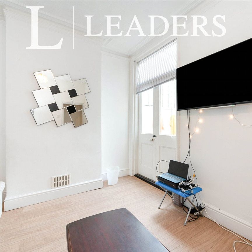 4 bedroom house to rent Frensham Road, PO4 - Photo 1