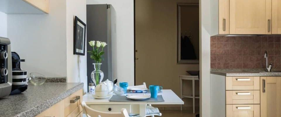 Schönes möbliertes Zimmer mit Parkettfußboden in Wildau - Photo 1