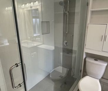 1422 Foster Avenue apartment — Coquitlam, BC (2-Bedroom) - 2 Bedroom - Photo 5