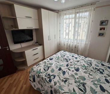 De inchiriat apartament cu 3 camere, 2 bai, balcon, ultracentral 350€ - Fotografie 2