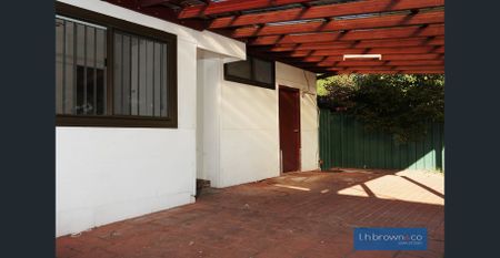 Large 3-Bedroom Home with Teenage Retreat - Photo 4