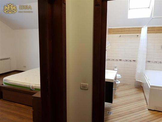 Vila cocheta, 6 camere, piscina. - Fotografie 1