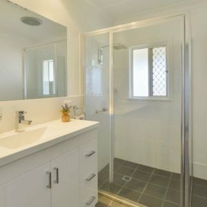 Modern & Updated Home - Photo 3