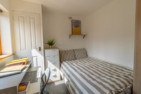 5 Bed Student Accommodation - Photo 4