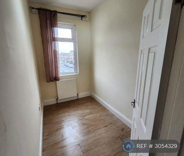 3 bedroom semi-detached house to rent - Photo 6