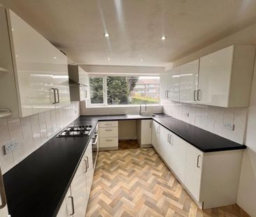 4 bedroom link detached house to rent - Photo 3