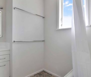 3 Bedroom/1 Bathroom + Garage - Photo 2