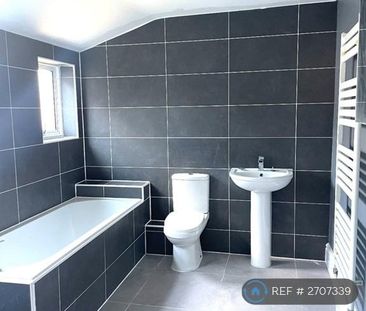 4 bedroom terraced house to rent - Photo 6