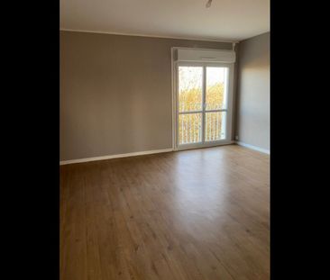 Location Appartement 4 pièces 76 m² Le Blanc - Photo 4