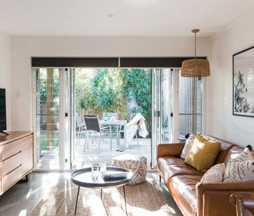 Beautifully Renovated & Fully Furnished Sunshine Beach Retreat - Photo 4