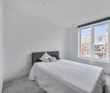 2 bedroom penthouse to rent - Photo 5