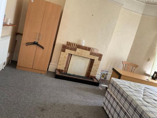 1 bedroom in a house share to rent - Photo 1