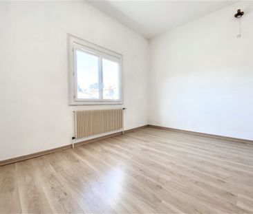 Location Maison 4 pièces 101m² ST GENIS LAVAL 69230 - Photo 6