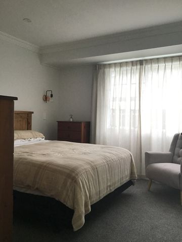 Elegant Stand-Alone Unit For Rent - Photo 5