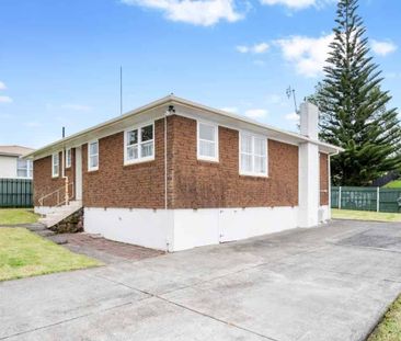 Three bedrooms Te Atatu Peninsula - Photo 2