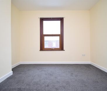 Wakefield Road, Ossett - Photo 3