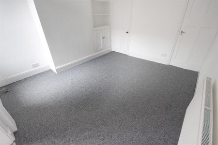 3 Bedroom House - Terraced To Let - Photo 4