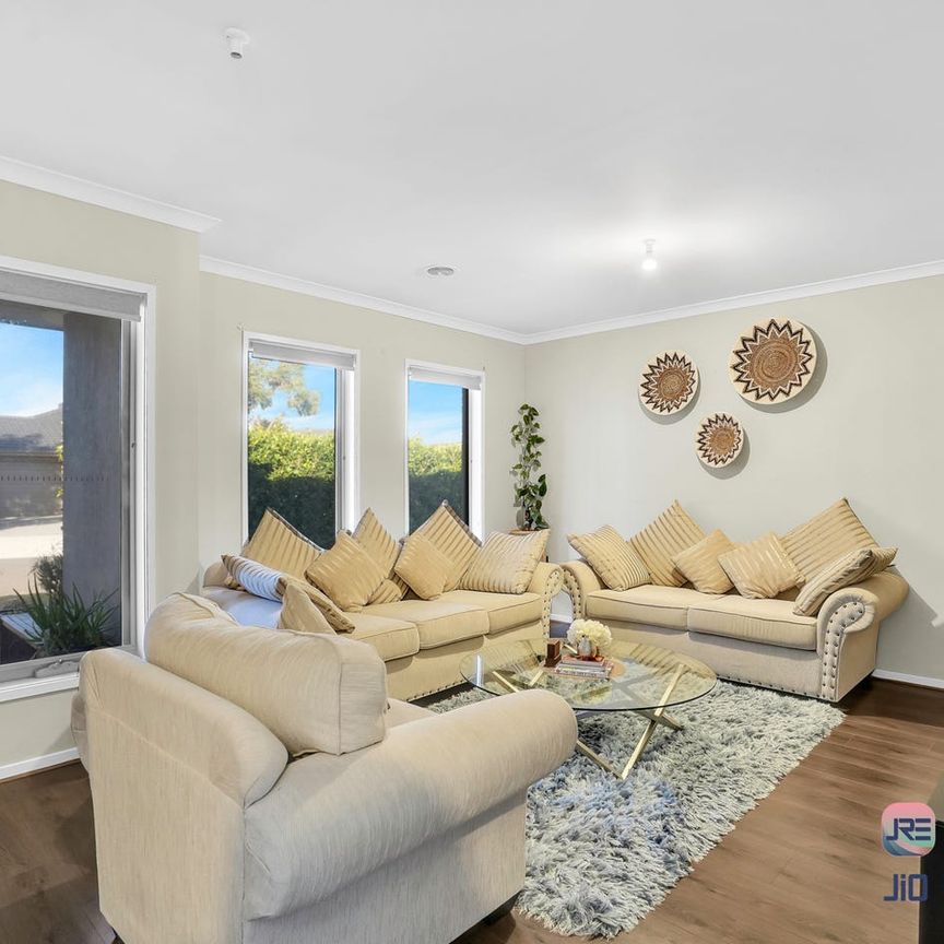 BEAUTIFUL 4 BEDROOM EAST FACING FAMILY HOUSE IN THE HEART OF STRATHTULLOH @500 Per Week - Photo 1