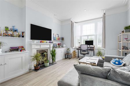 A spacious two bedroom garden flat, located on Monserrat Road offering easy access to the East Putney and Putney mainline and the high street and the river Thames. - Photo 3