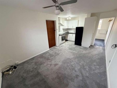 River Leys, Cheltenham, GL51 - Photo 2