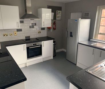 8 bedroom house share to rent - Photo 3