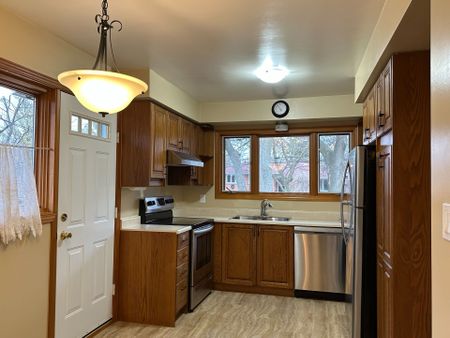 For Lease - 28 Landfair Crescent, Toronto, Ontario - Photo 3