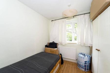 3 bedroom flat to rent - Photo 3