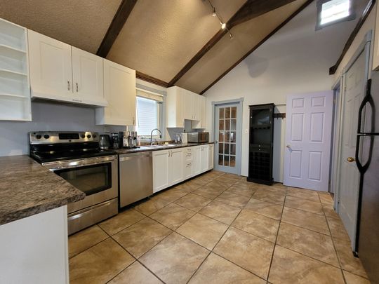 For Lease - 6522 Taylor Street, Niagara Falls, Ontario - Photo 1