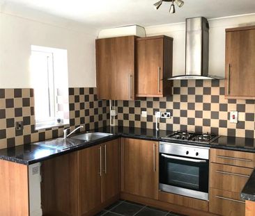 2 bedroom semi-detached house to rent - Photo 3