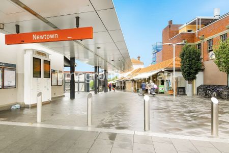 "Industry" Newtown One Bedroom + Huge Size Private Roof Top - Photo 3