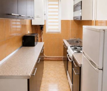 Inchiriez apartament cu 3 camere decomandat - Fotografie 3