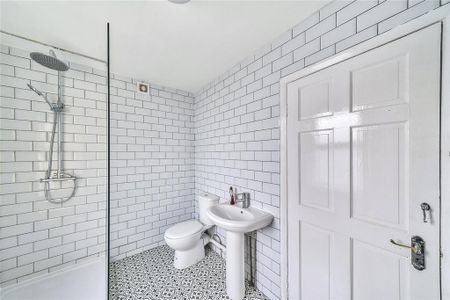 2 bedroom maisonette to rent - Photo 4