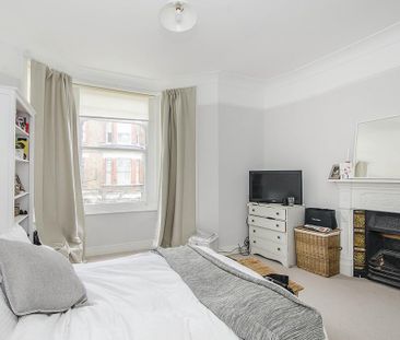 4 bedroom flat to rent - Photo 4