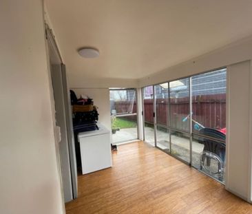 Sunny 3-Bedroom Home - Photo 3