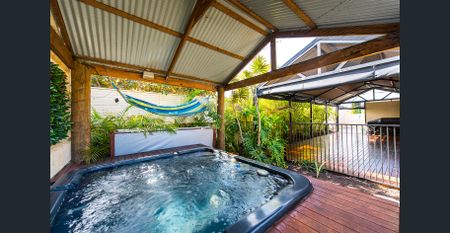 Modern family living - Photo 4