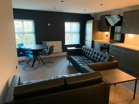 1 bedroom in a house share to rent - Photo 2