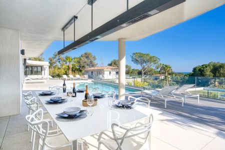 LOCATION SAISONNIÈRE - SAINTE-MAXIME - VILLA NEUVE - PROCHE DES PLAGES - 5 CHAMBRES - PISCINE CHAUFFÉE - Photo 2