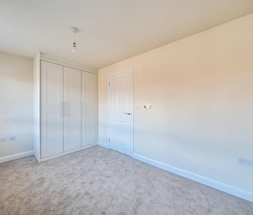 Ilex Drive, Tewkesbury, Gloucestershire - Photo 2