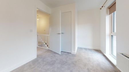 2 bedroom end of terrace house to rent - Photo 3