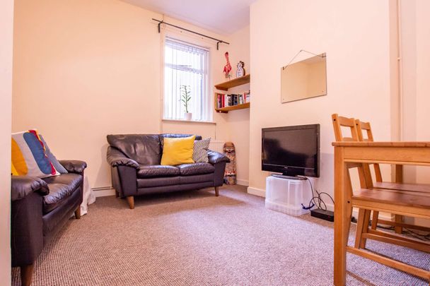 Ideal for its close proximity to town! - Photo 1