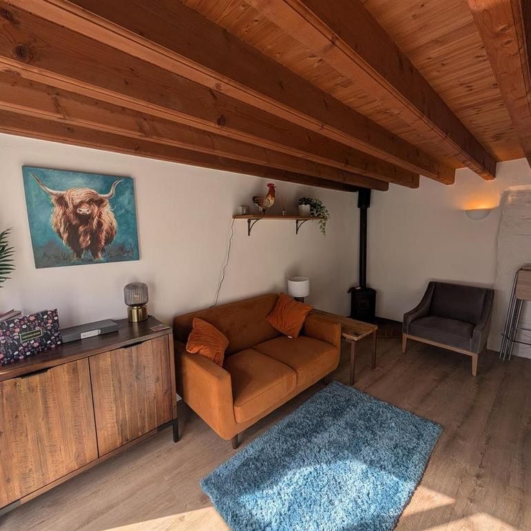 1 bedroom barn conversion to rent - Photo 1