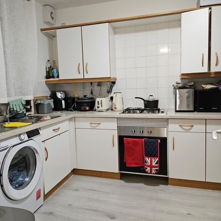 Room in a Shared House, Carslake Road, SW15 - Photo 4