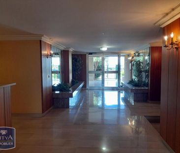 Location Appartement 1 pièce 29m² ST LAURENT DU VAR 06700 - Photo 4