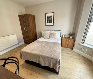 4 bedroom terraced house to rent - Photo 1