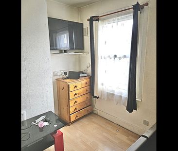 Room in a Shared Flat, Astbury Road, SE15 - Photo 1