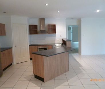 10 Donostia Crescent, Bushland Beach - Photo 3