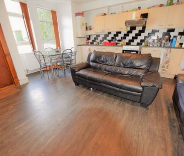 4 bedroom House in Royal Park View, Leeds - Photo 3