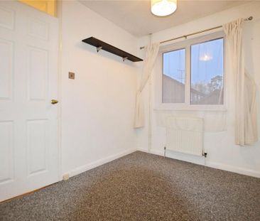 2 bedroom end of terrace house to rent - Photo 2