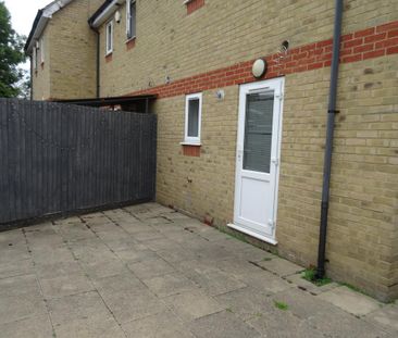 3 bedroom end of terrace house to rent - Photo 1